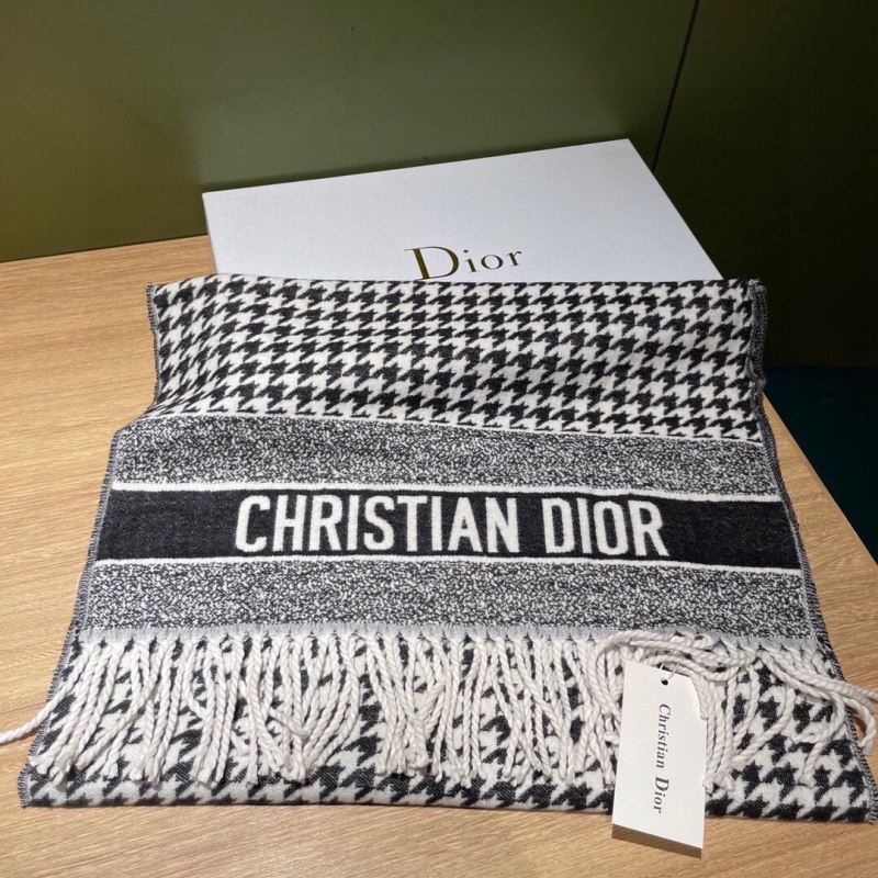 CHRISTIAN DIOR